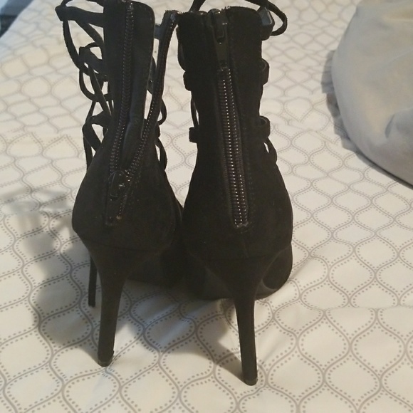 Heels - Picture 3 of 3